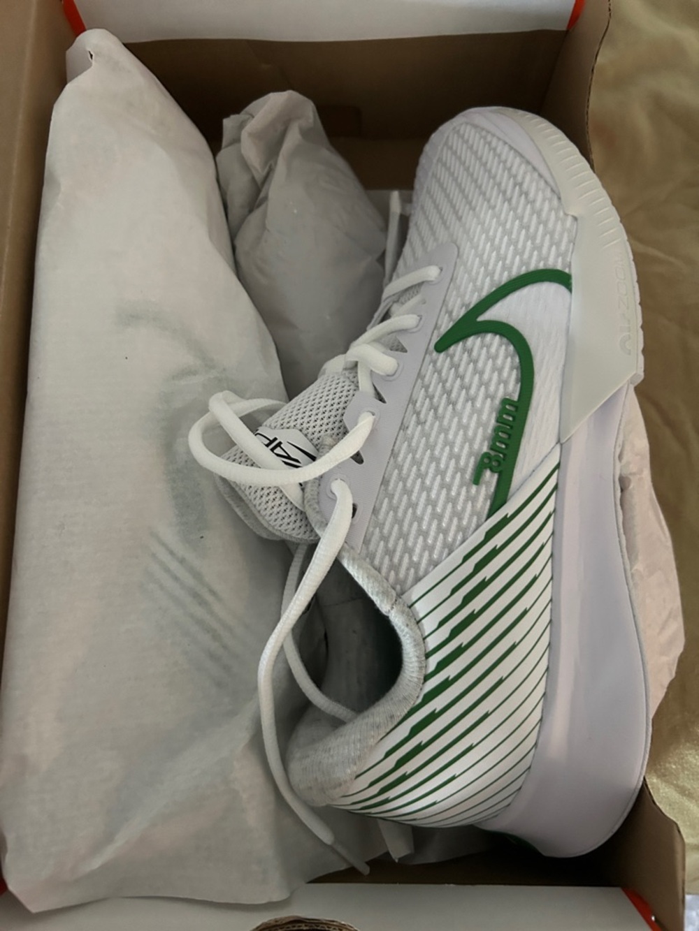 NEW - Nike Zoom Vapor Pro 2 HC - women’s White and Green Court Shoe
